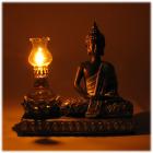Thaise Boeddha met olielamp
