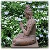 Kwan Yin tuinbeeld zittend rustiek_3