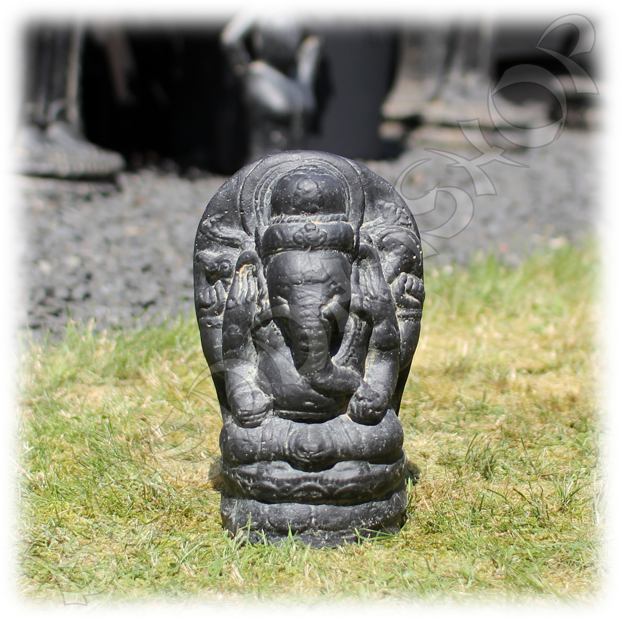 Ganesha tuinbeeld 28cm gietsteen