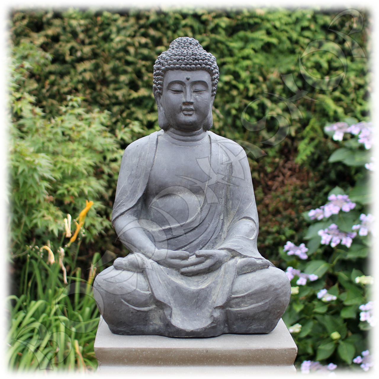 Tuinbeeld meditatie Boeddha donker